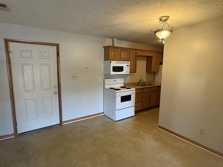 3809 Harrison Ave #9 — Photo 3