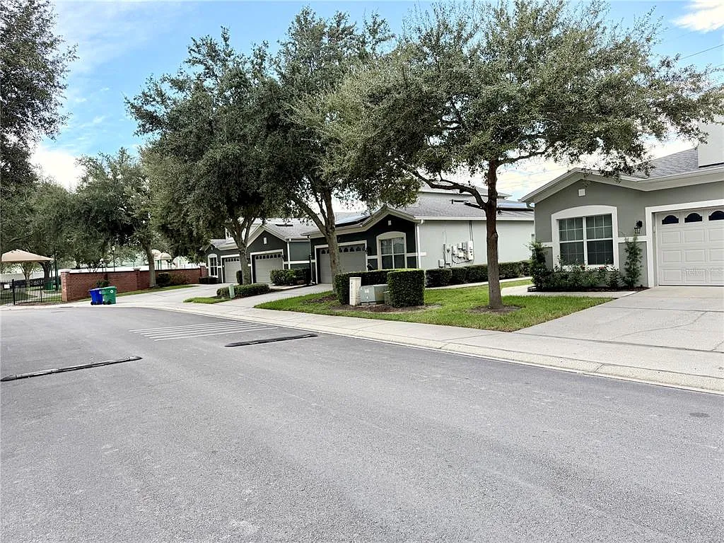 3 bed, 2.5 bath, 1386 sqft, $1,950 — Photo 3