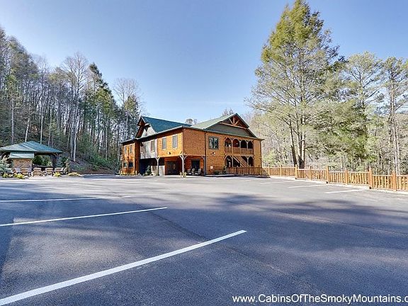 3rd image of 504 Ridge Rd