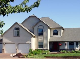 103 W Oxford St, Newberg, OR 97132