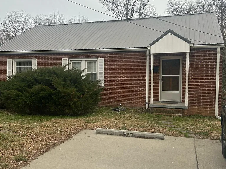 825 N Jackson St — Photo 1