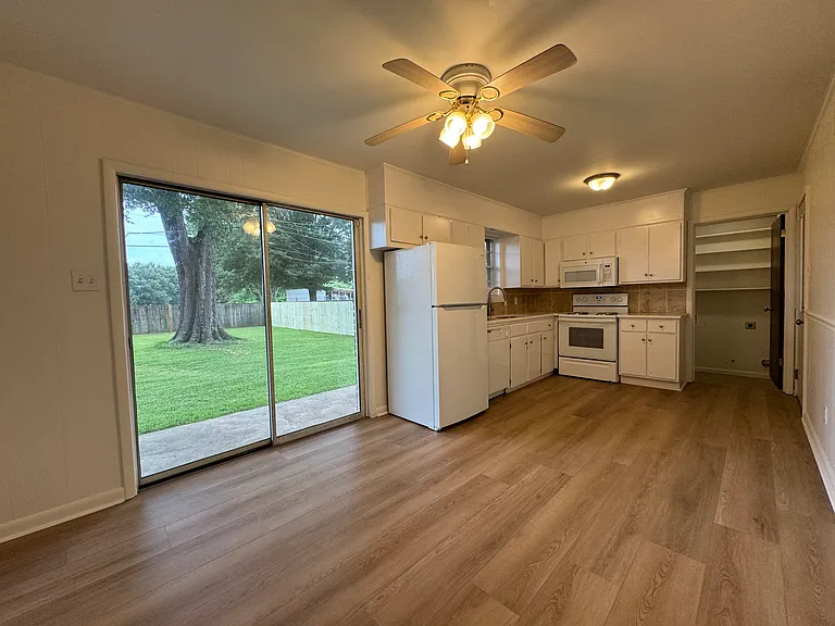 316 Brookpark Dr — Photo 4