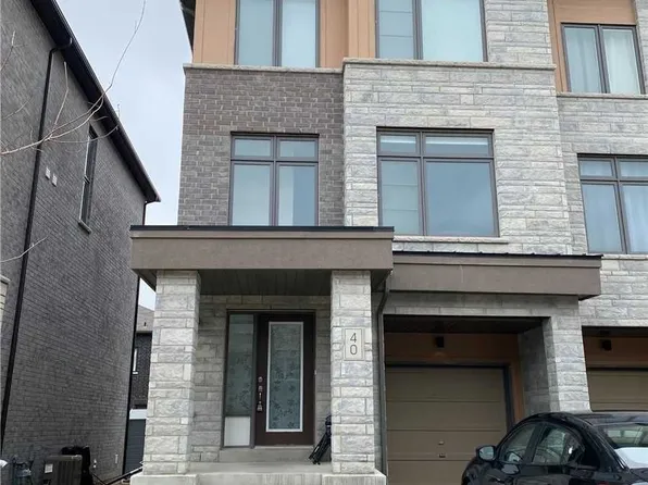 40 Vantage Loop, Newmarket, ON L3X 0K6