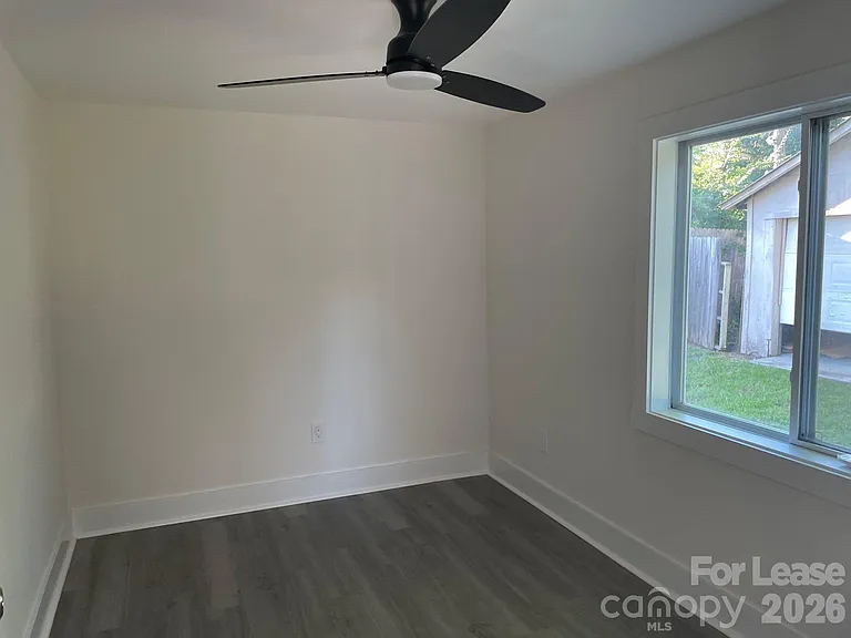 649 Arch Dr — Photo 2