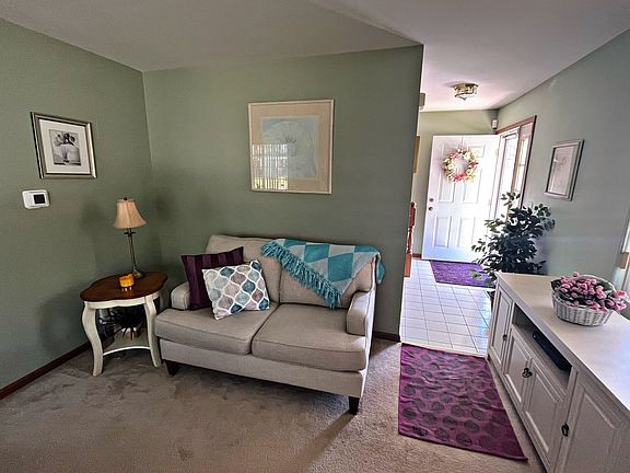 Very spacious and bright, lovely fireplace