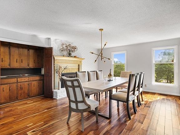 5th image of 1005 Rocky Ln
