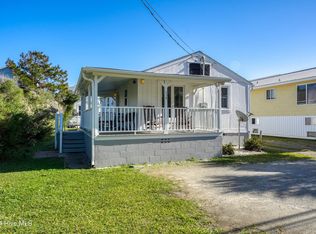 714 Canal Dr, Carolina Beach, NC 28428