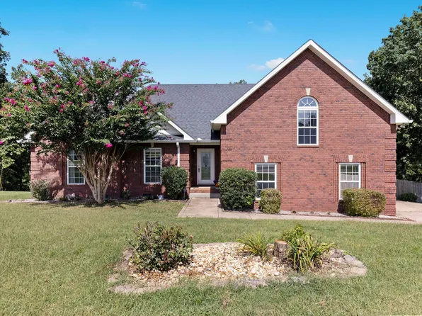 2020 Graceland Way, Greenbrier, TN 37073