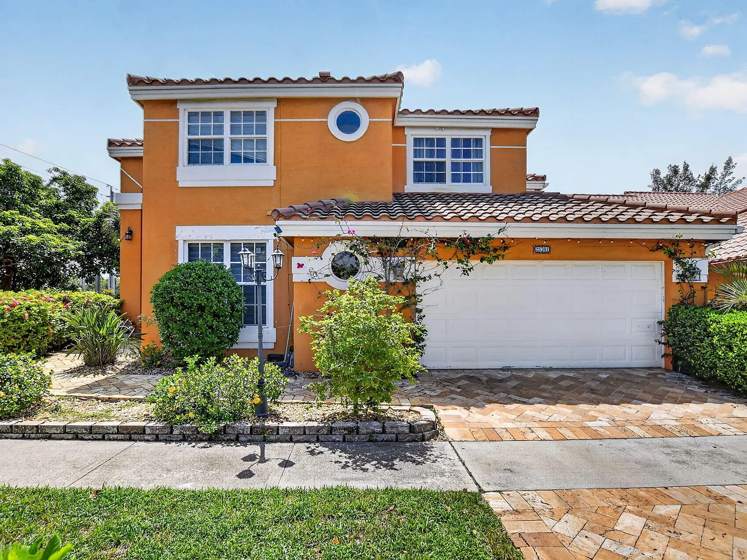 4 bed, 3.5 bath, 2529 sqft, $8,000 — Photo 1