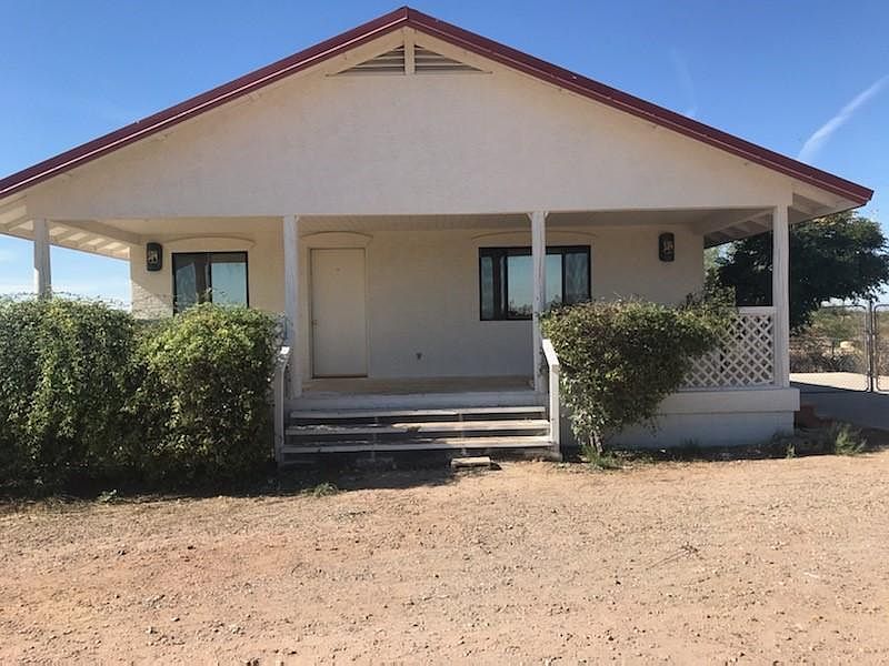 1st image of 33431 W Earll Dr