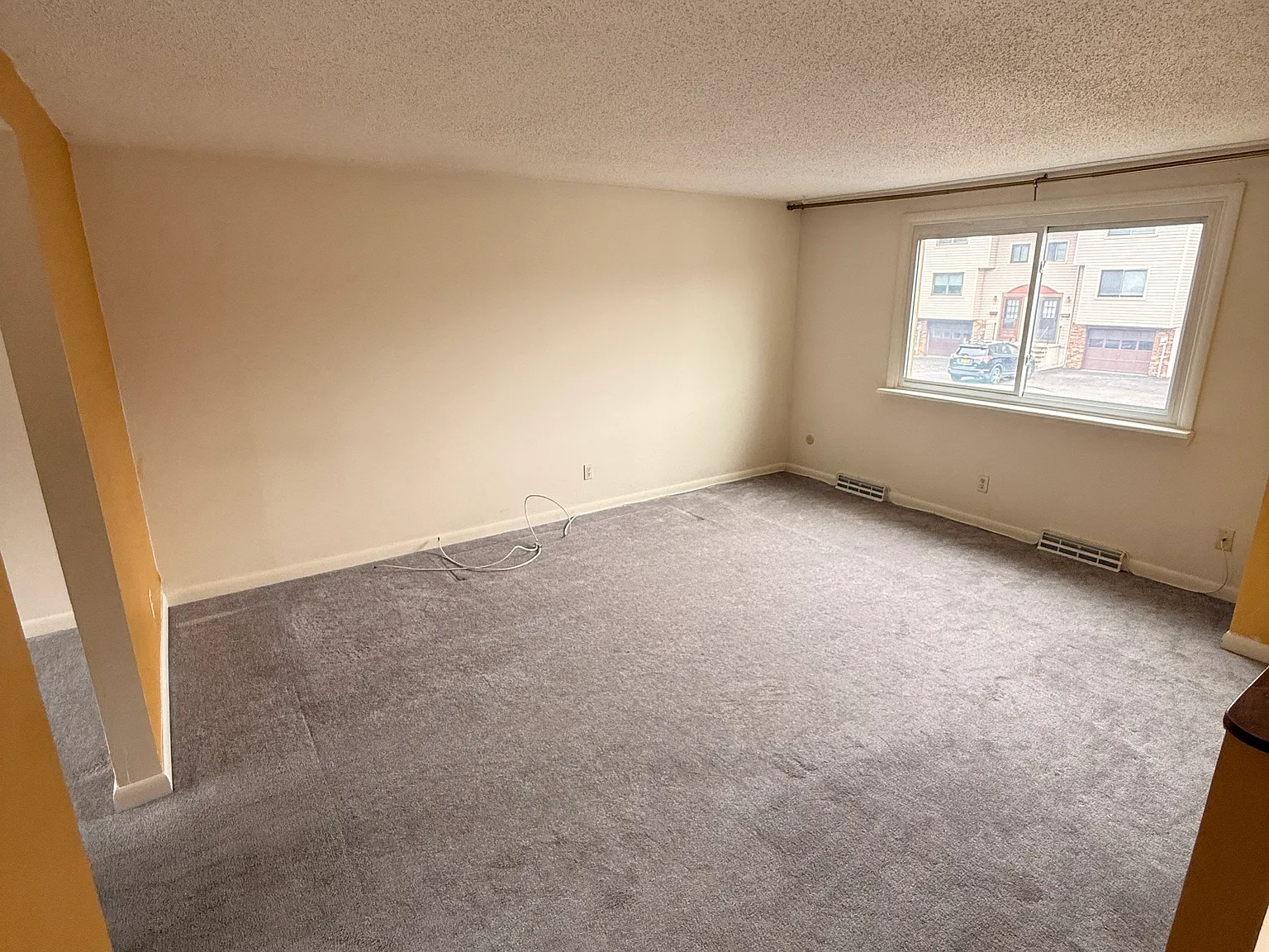 2 bed, 1072 sqft, $2,250 — Photo 4