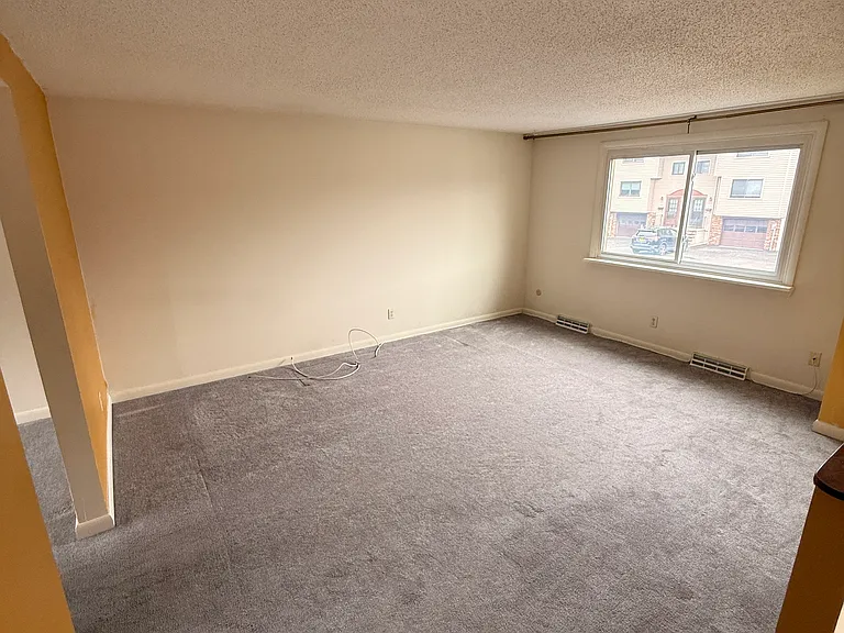 369 Cameco Cir — Photo 4