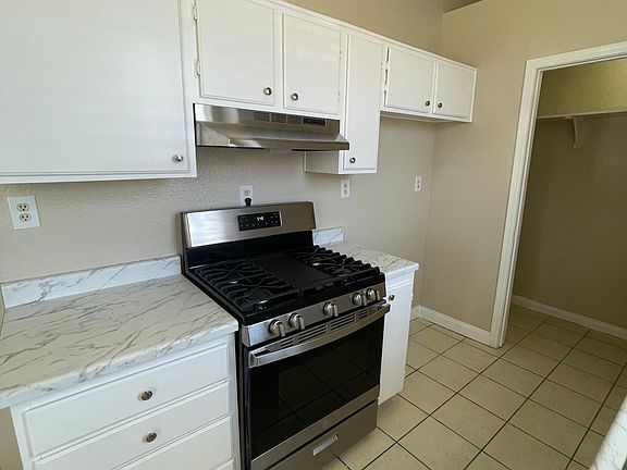 3rd image of 1523 Henry Dr #2
