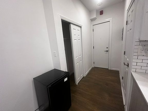 3rd image of 274 Newbury St #1