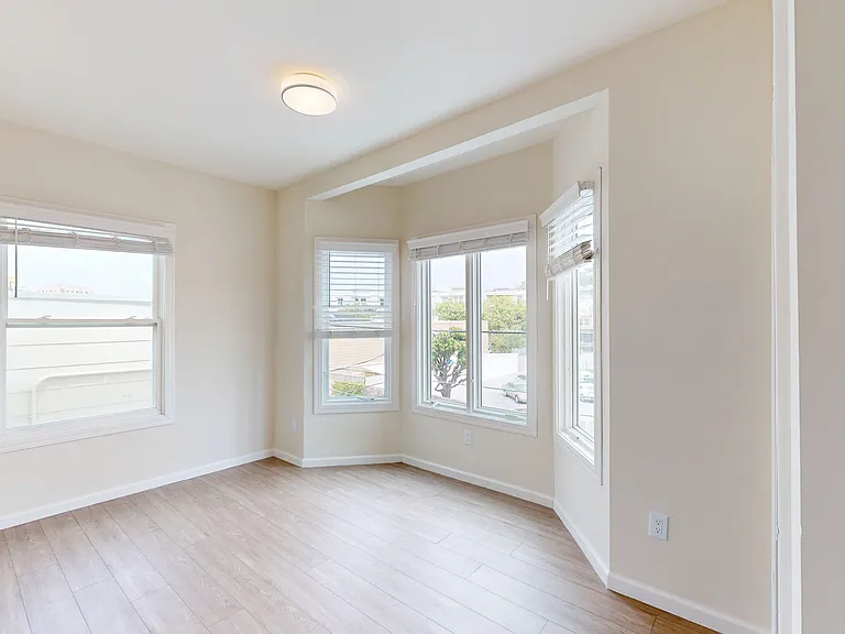 40 Tiffany Ave #6 — Photo 1