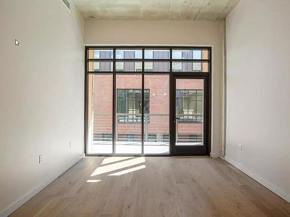 4th image of 1501 E 4th St #204