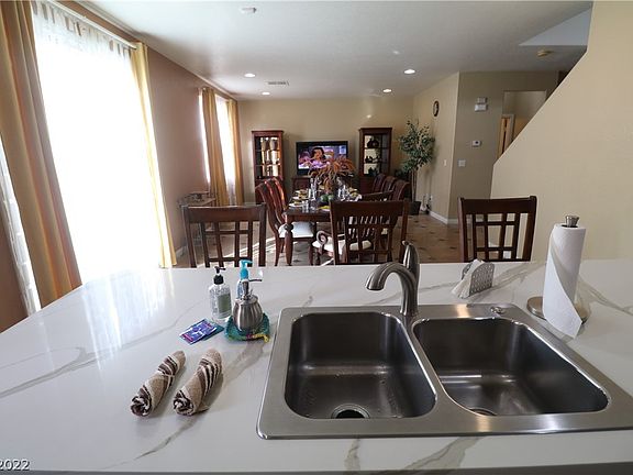5th image of 9913 Silver Cliff St