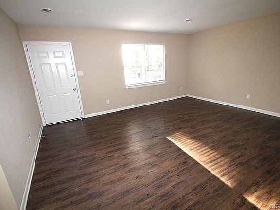 3rd image of 2131 Willoughby Ct