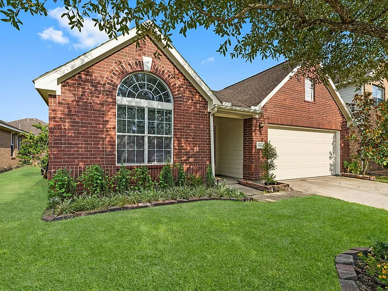 30218 Deleon Fields Dr — Photo 2
