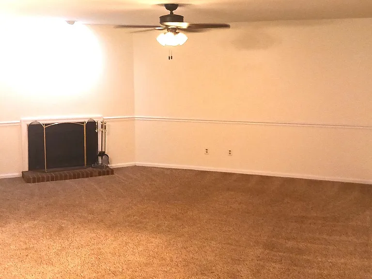 302 Patriot Ln #B — Photo 3