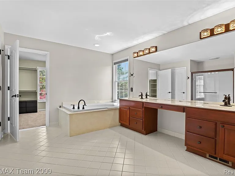 1248 Lasalle Rd — Photo 56
