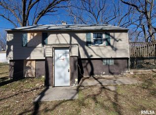 4804 S Vermont Ave, Davenport, IA 52802