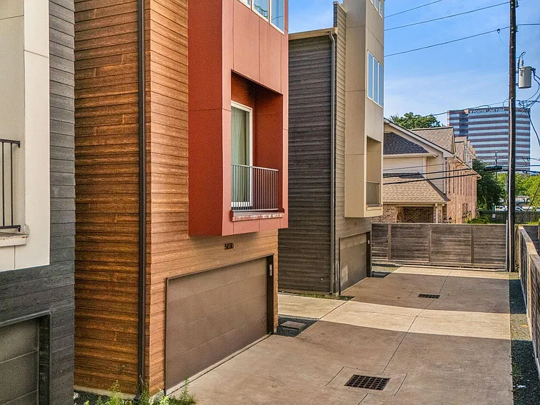 5830 Winsome Ln — Photo 38