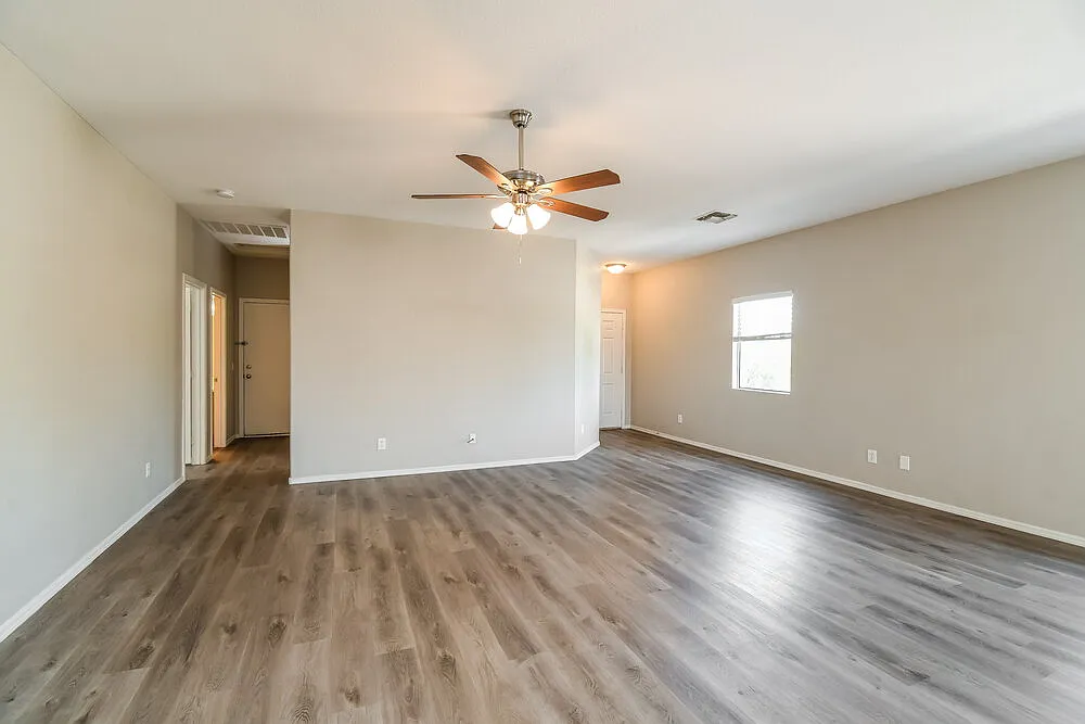 3 bed, 2.0 bath, 1630 sqft, $1,855 — Photo 3