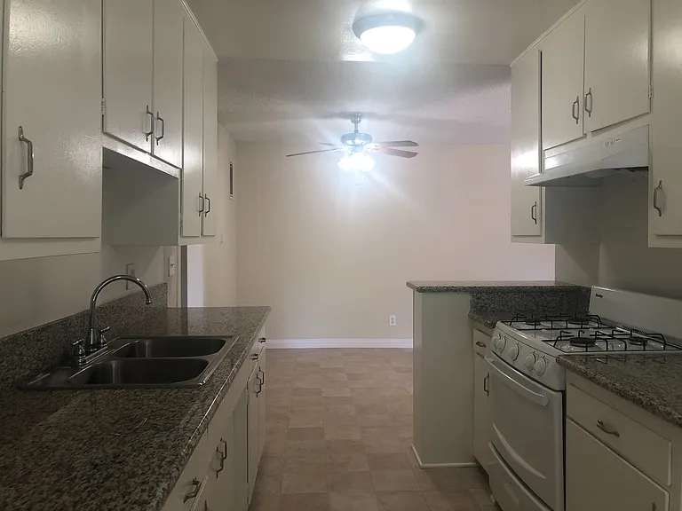Maison De Michelle Apartments — Photo 7
