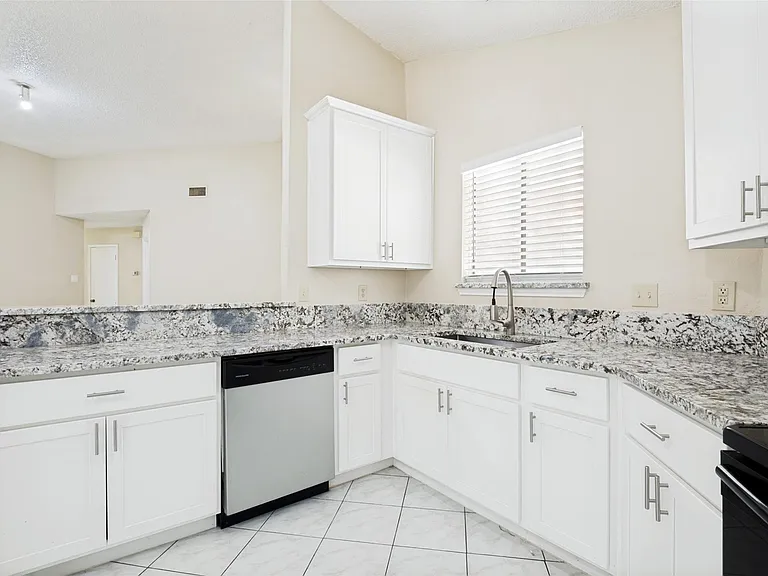 405 Myrtle Dr — Photo 13