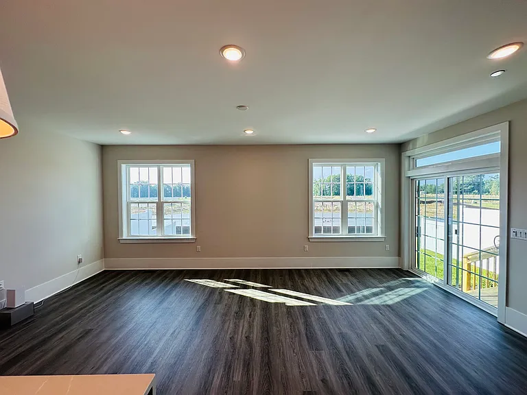 3402 Jordan Dr — Photo 4