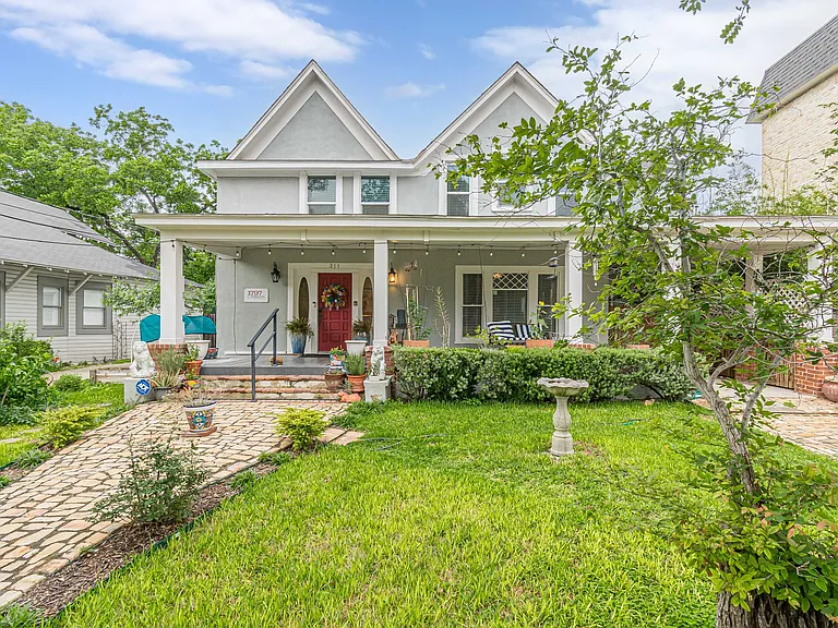 311 W Mistletoe Ave — Photo 2