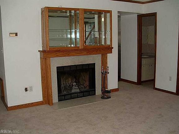 2nd image of 4815 Bay Winds Ct