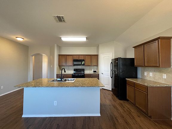5th image of 1438 Meadow Creek Dr