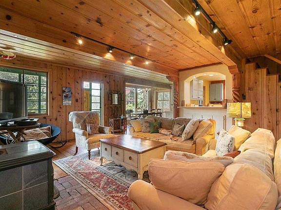 4th image of 2256 Lake Dr