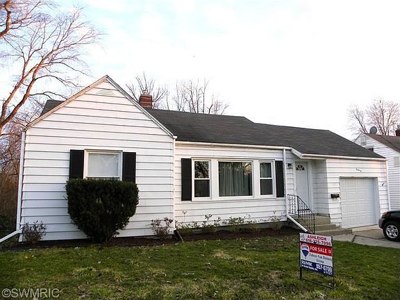 2nd image of 866 Leonard St NE