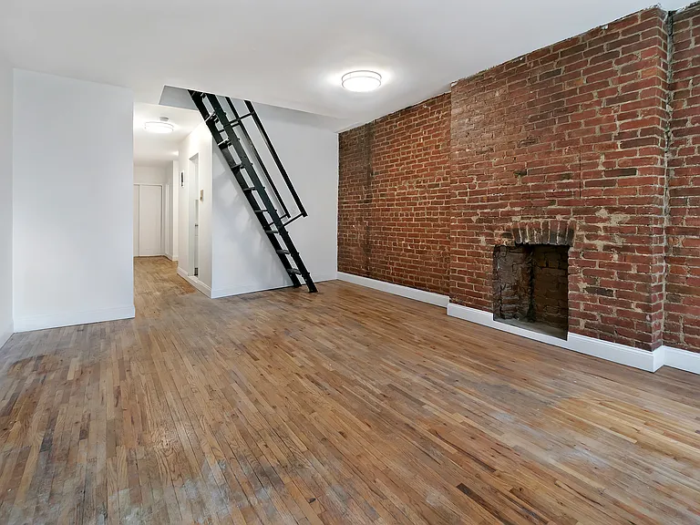332 W 47th St #5A — Photo 2