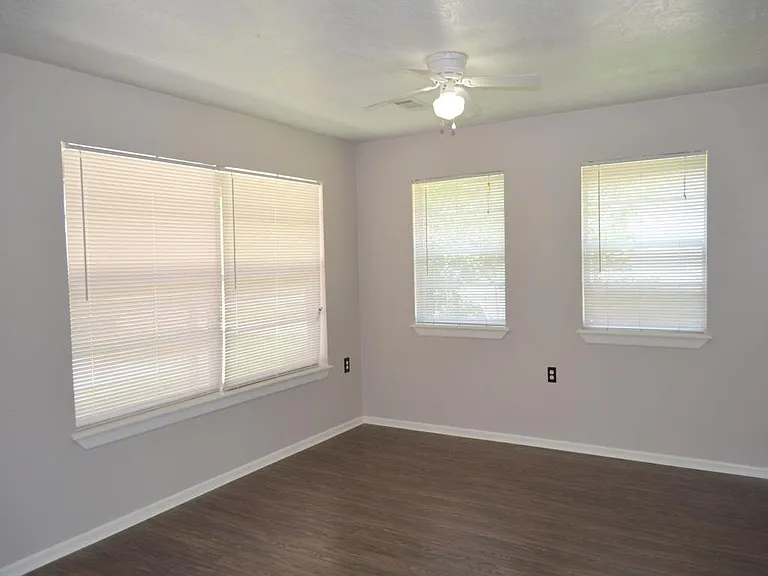 811 Pasler St — Photo 5