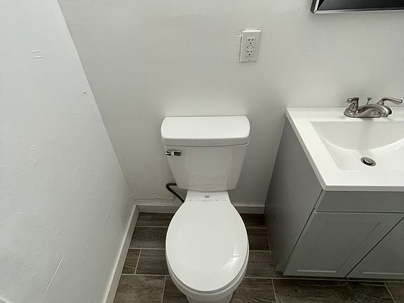 4th image of 11361 Bartlett Ave