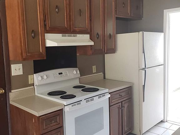 3rd image of 1054 Westwood Dr