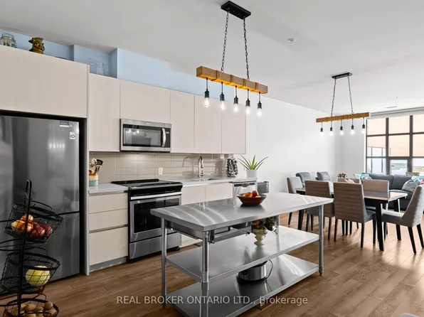 21 Matchedash St S #203, Orillia, ON L3V 4W4