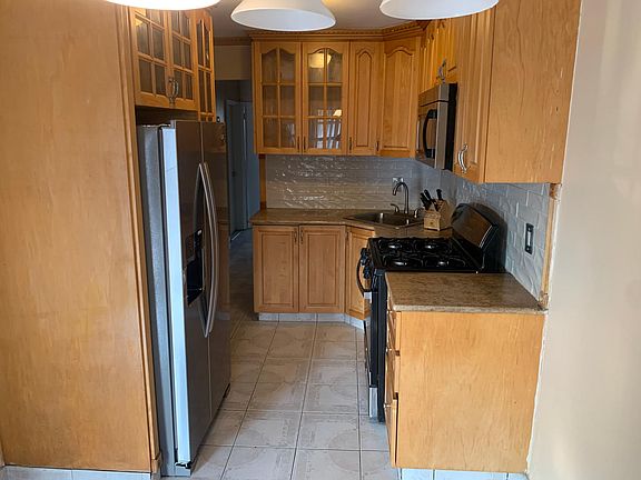 2nd image of 729 E 102nd St #2