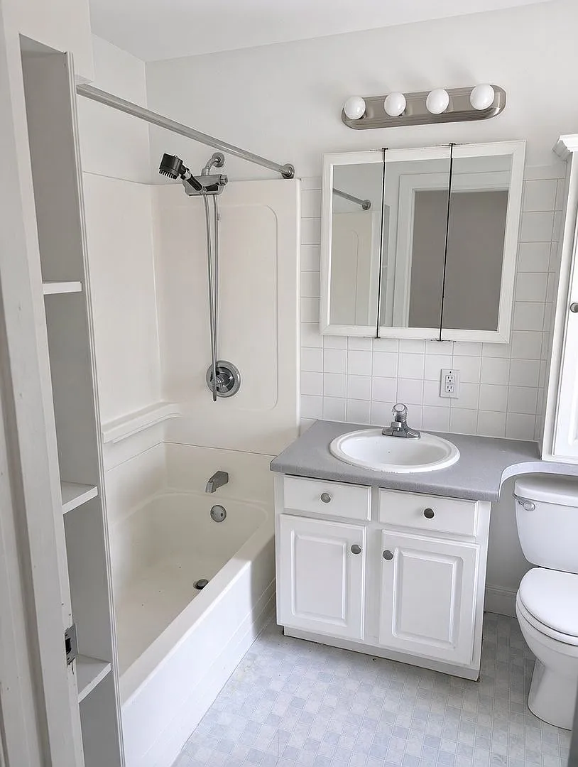 115 Bloomingdale Ave. — Photo 3