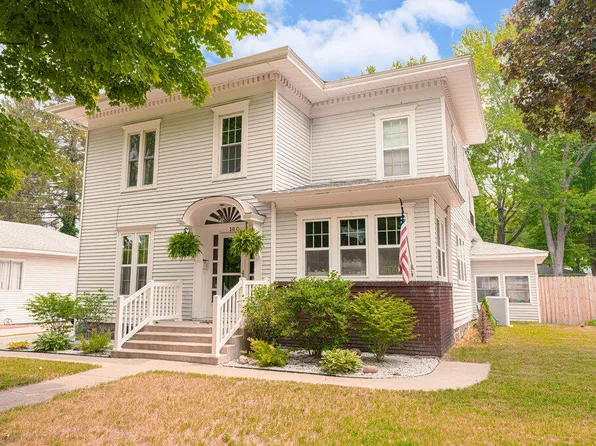 106 Hamilton St, Dowagiac, MI 49047