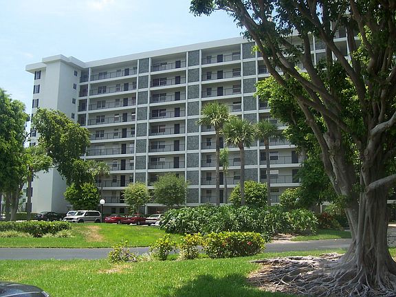 2nd image of 3499 Oaks Way APT 609
