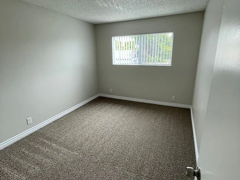 Cordova Apartments — Photo 36