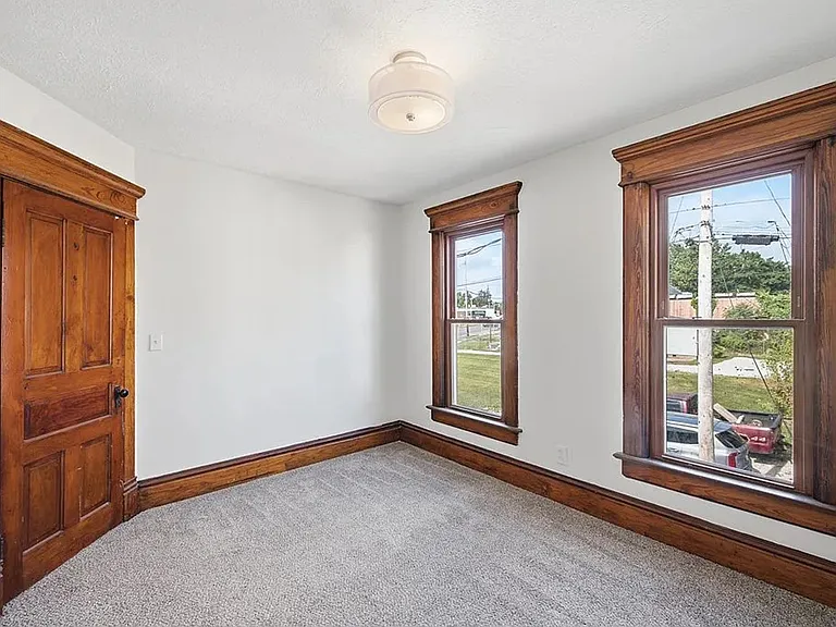 174 Marion Ave — Photo 17