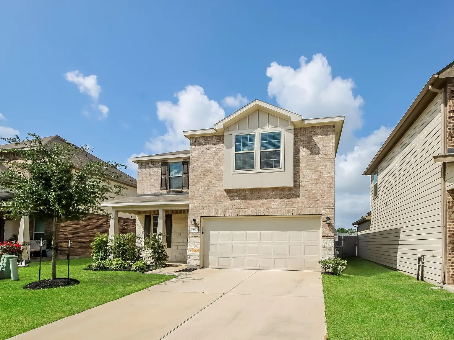 4 bed, 2.5 bath, 2572 sqft, $1,985 — Photo 2