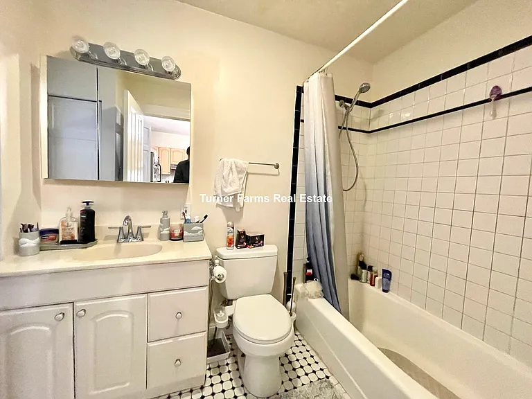 74 Gore St — Photo 2