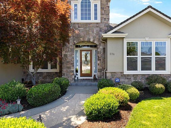 4th image of 574 Grey Hawk Way